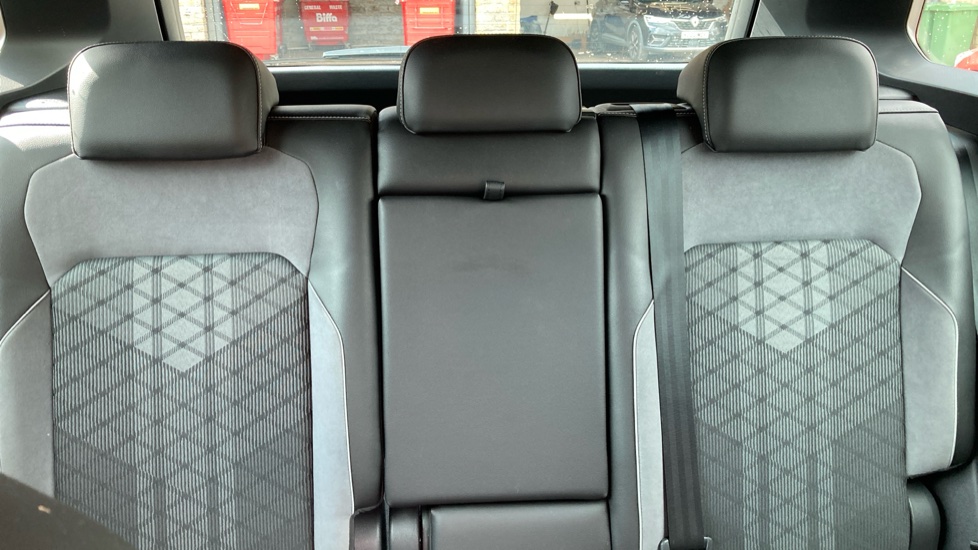Volkswagen Tiguan 2.0 TDI R-Line 5dr DSG Diesel Estate - Image 15