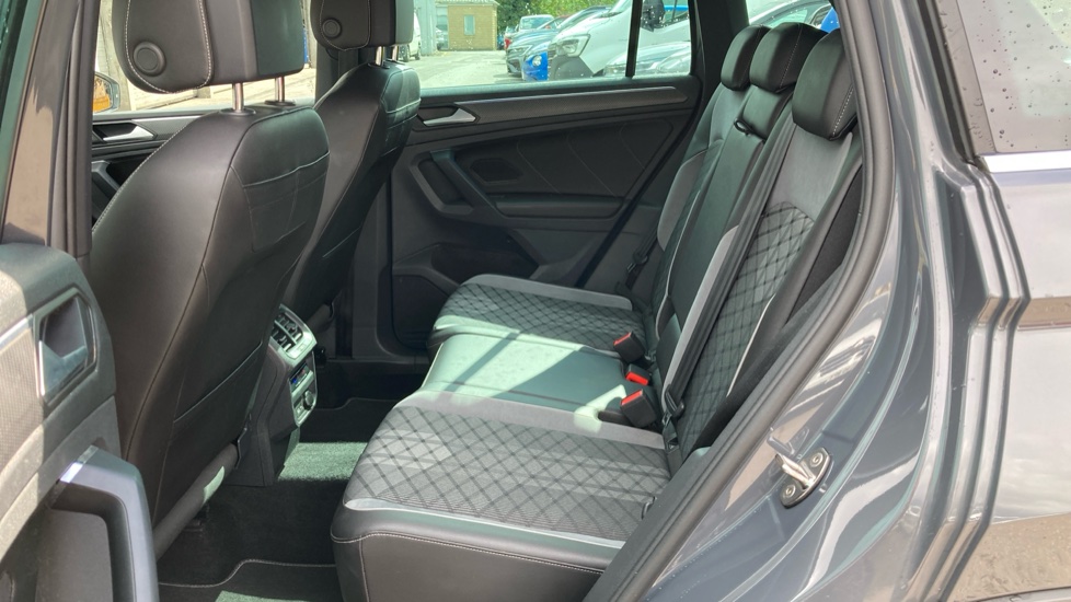 Volkswagen Tiguan 2.0 TDI R-Line 5dr DSG Diesel Estate - Image 16