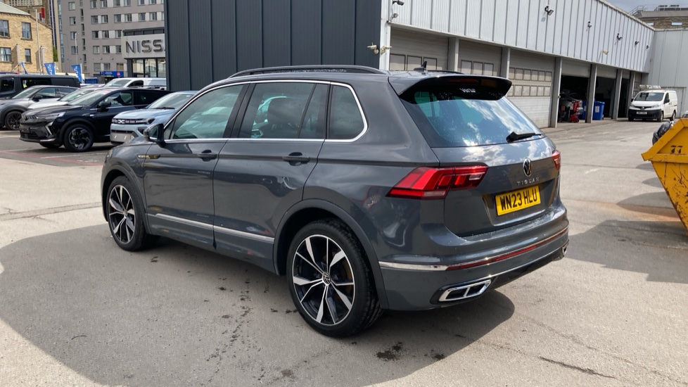 Volkswagen Tiguan 2.0 TDI R-Line 5dr DSG Diesel Estate - Image 17