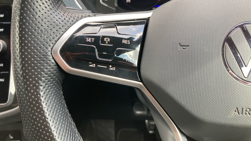 Volkswagen Tiguan 2.0 TDI R-Line 5dr DSG Diesel Estate - Image 28