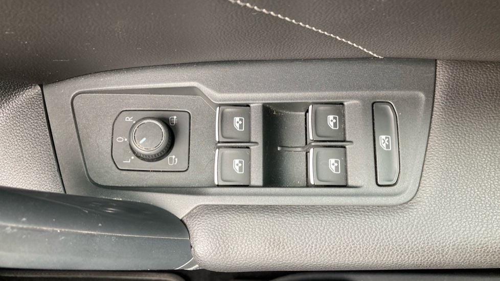 Volkswagen Tiguan 2.0 TDI R-Line 5dr DSG Diesel Estate - Image 31