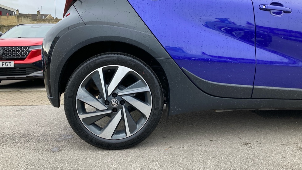 Toyota Aygo X 1.0 VVT-i Edge 5dr Petrol Hatchback - Image 7