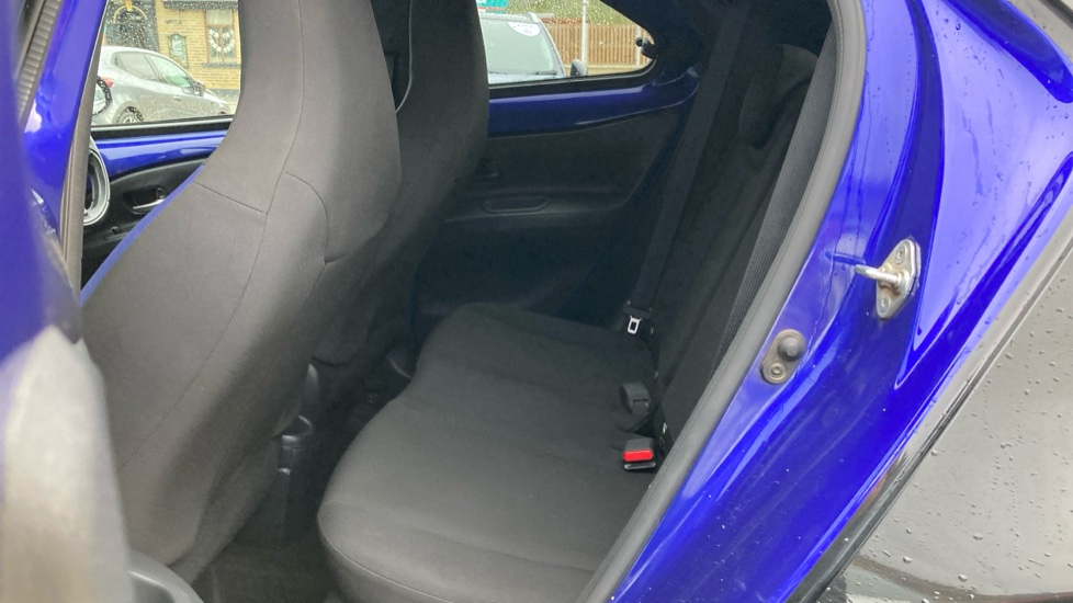 Toyota Aygo X 1.0 VVT-i Edge 5dr Petrol Hatchback - Image 16