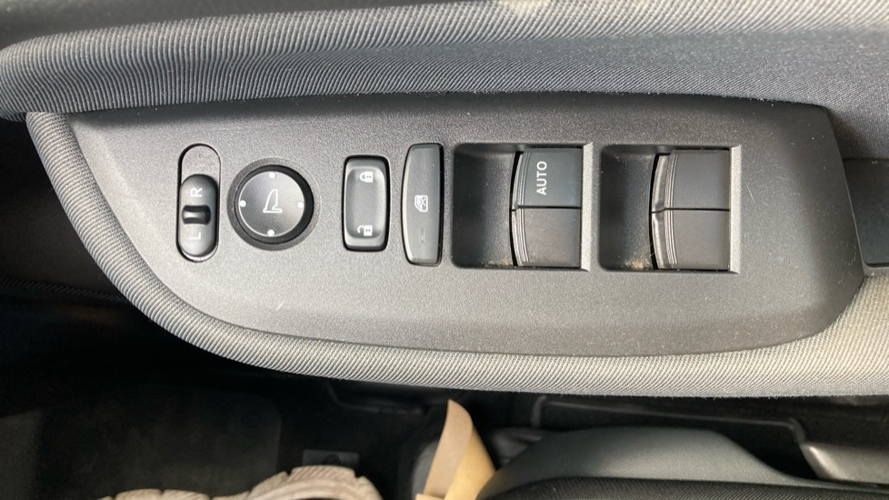 Honda Jazz 1.5 i-MMD Hybrid SE 5dr eCVT Hybrid Hatchback - Image 27