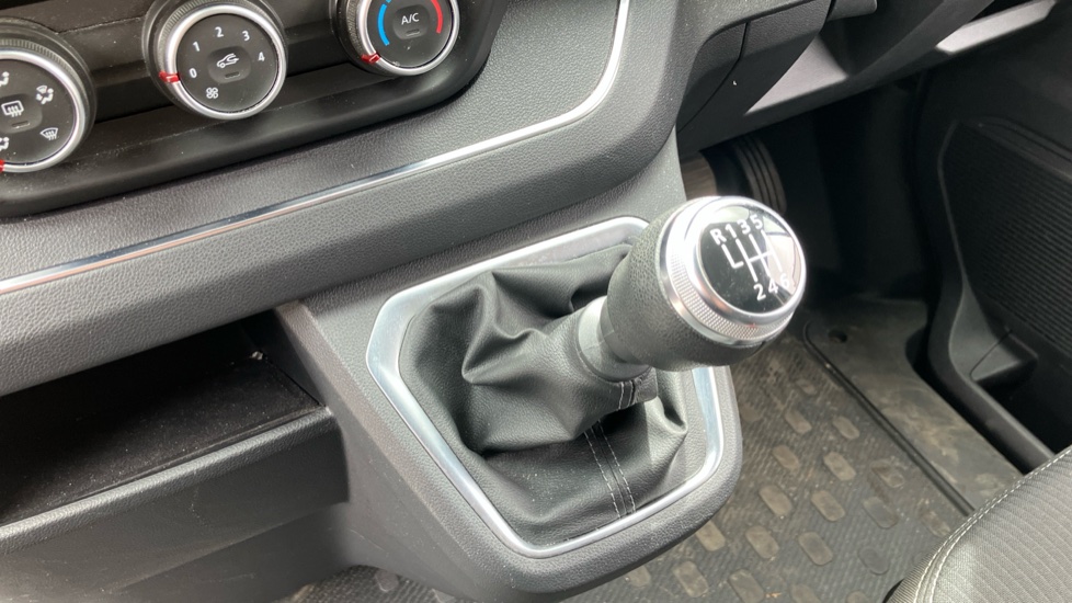 Renault Trafic Swb Diesel SL28 Blue dCi 130 Sport Van - Image 13