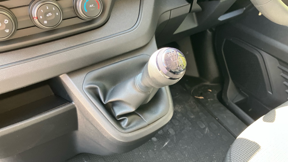 Renault Trafic Swb Diesel SL30 Blue dCi 130 Advance [Safety] Van - Image 13