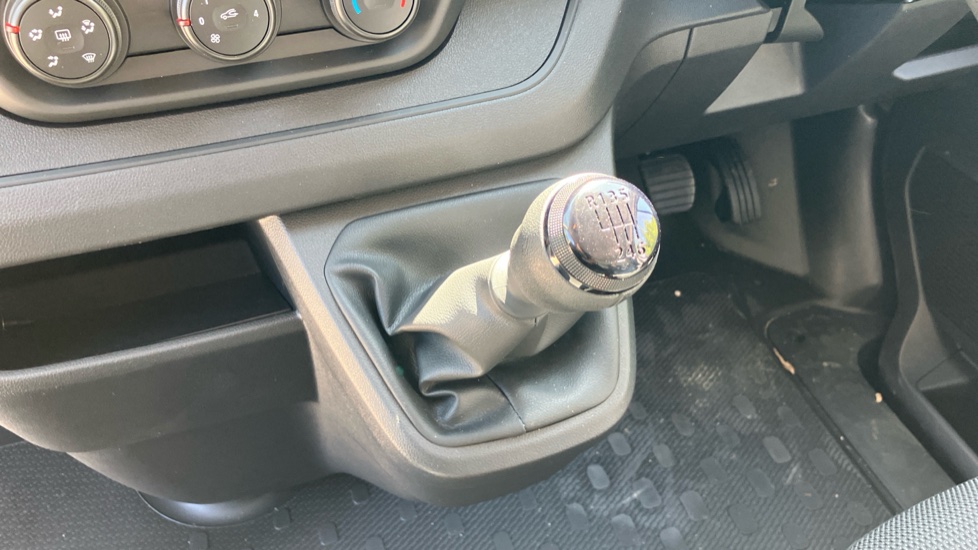 Renault Trafic Swb Diesel SL30 Blue dCi 130 Advance [Safety] Van - Image 13