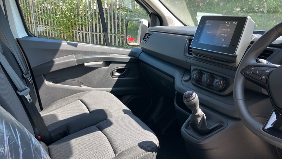 Renault Trafic Swb Diesel SL30 Blue dCi 130 Advance [Safety] Van - Image 14