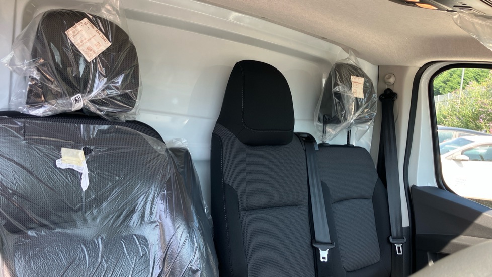 Renault Trafic Swb Diesel SL30 Blue dCi 130 Advance [Safety] Van - Image 15