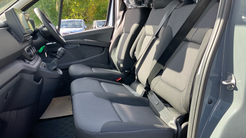 Renault Trafic Lwb Diesel LL30 Blue dCi 130 Advance [Safety] Van - Image 20