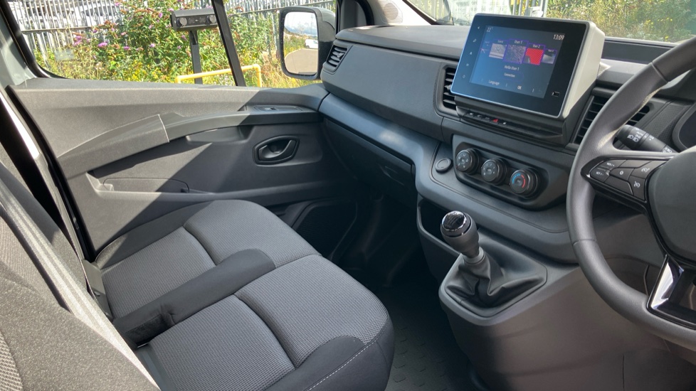 Renault Trafic Lwb Diesel LL30 Blue dCi 130 Advance [Safety] Van - Image 14