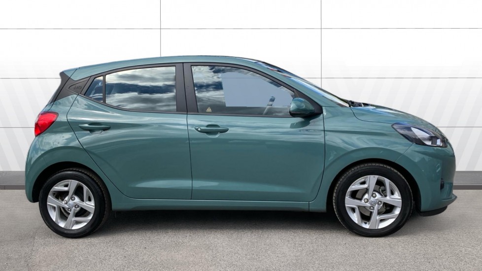 Hyundai i10 1.0 MPi SE Connect 5dr Petrol Hatchback - Image 5