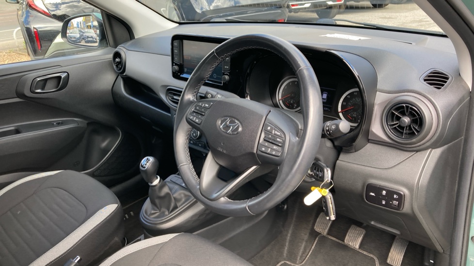 Hyundai i10 1.0 MPi SE Connect 5dr Petrol Hatchback - Image 11