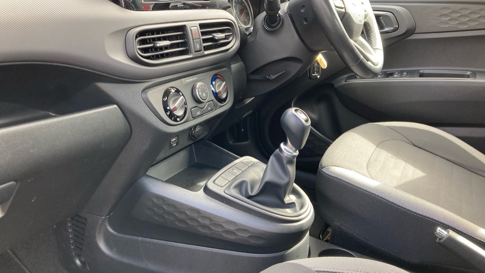 Hyundai i10 1.0 MPi SE Connect 5dr Petrol Hatchback - Image 13
