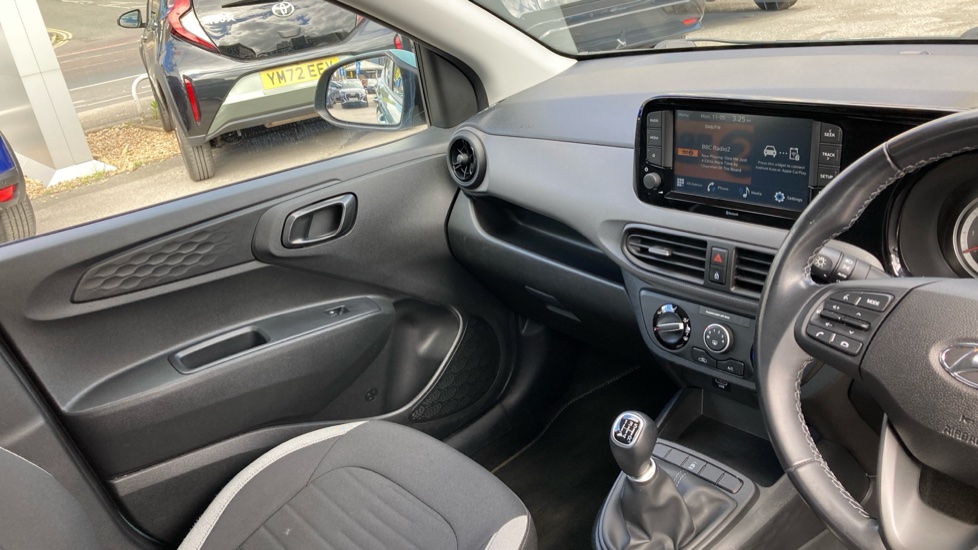 Hyundai i10 1.0 MPi SE Connect 5dr Petrol Hatchback - Image 14