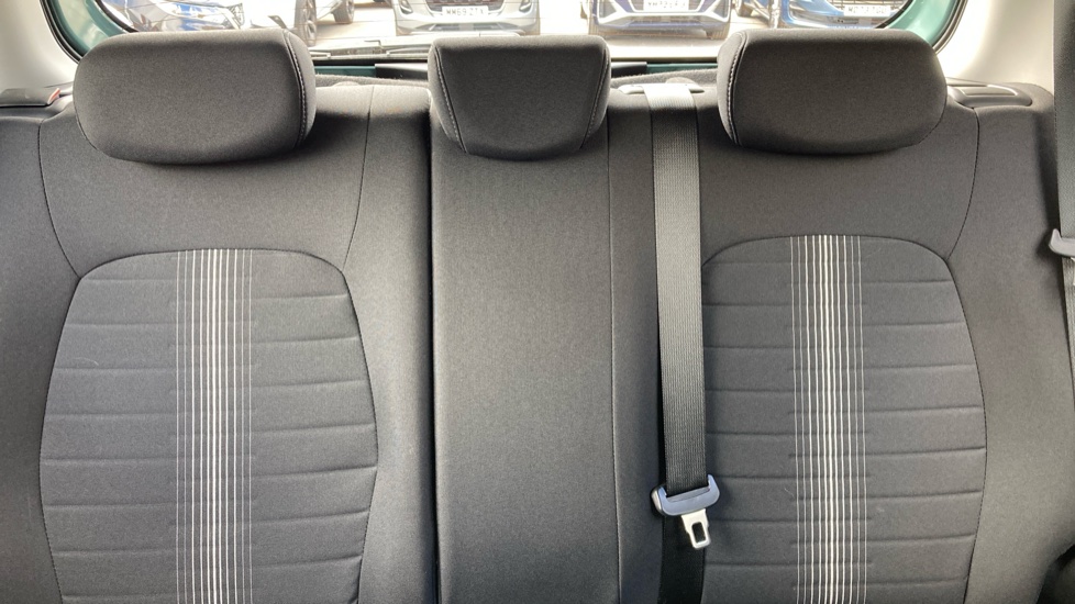Hyundai i10 1.0 MPi SE Connect 5dr Petrol Hatchback - Image 15