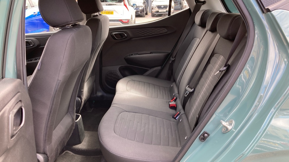 Hyundai i10 1.0 MPi SE Connect 5dr Petrol Hatchback - Image 16