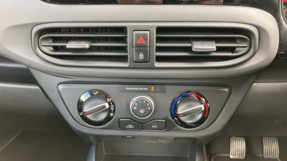 Hyundai i10 1.0 MPi SE Connect 5dr Petrol Hatchback - Image 22