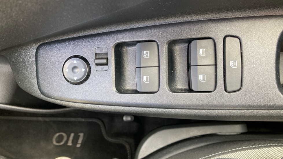 Hyundai i10 1.0 MPi SE Connect 5dr Petrol Hatchback - Image 27