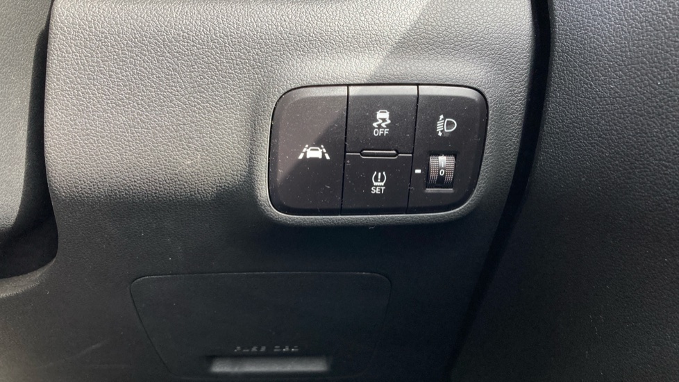 Hyundai i10 1.0 MPi SE Connect 5dr Petrol Hatchback - Image 28
