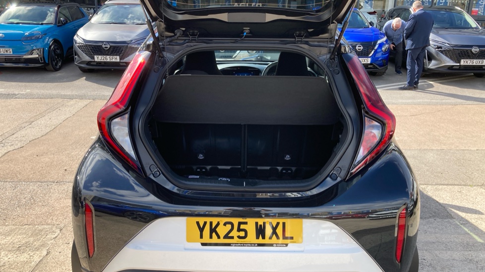 Toyota Aygo X 1.0 VVT-i Edge 5dr Auto Petrol Hatchback - Image 4