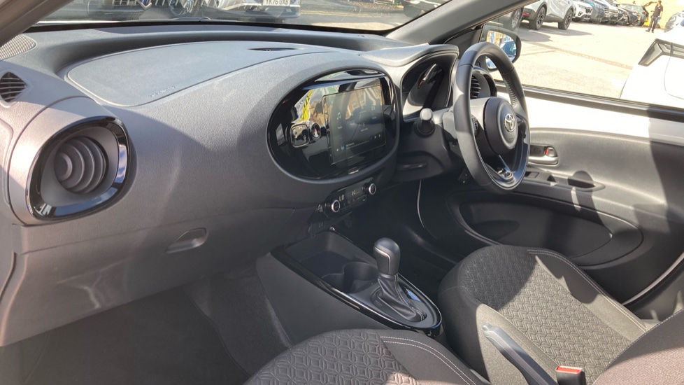 Toyota Aygo X 1.0 VVT-i Edge 5dr Auto Petrol Hatchback - Image 9