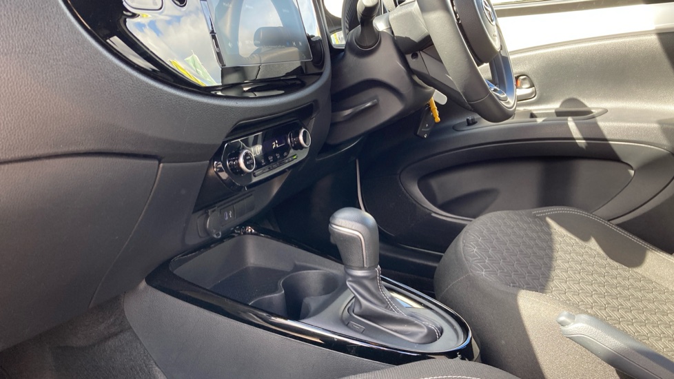 Toyota Aygo X 1.0 VVT-i Edge 5dr Auto Petrol Hatchback - Image 13
