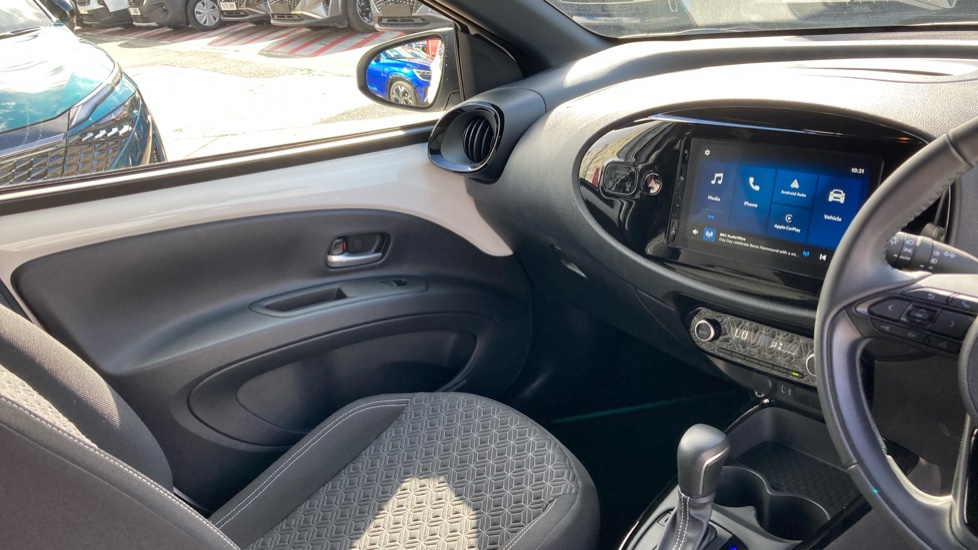 Toyota Aygo X 1.0 VVT-i Edge 5dr Auto Petrol Hatchback - Image 14