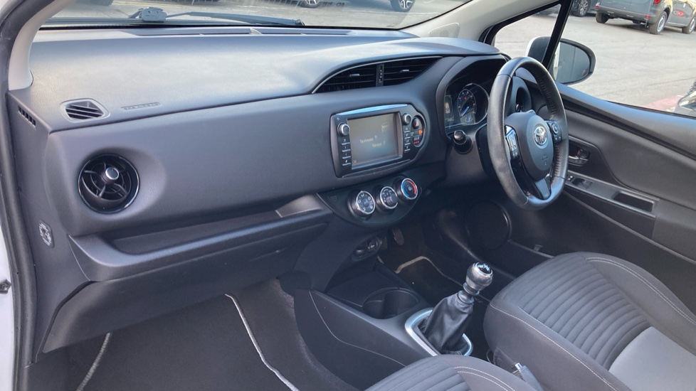 Toyota Yaris 1.5 VVT-i Design 5dr Petrol Hatchback - Image 9