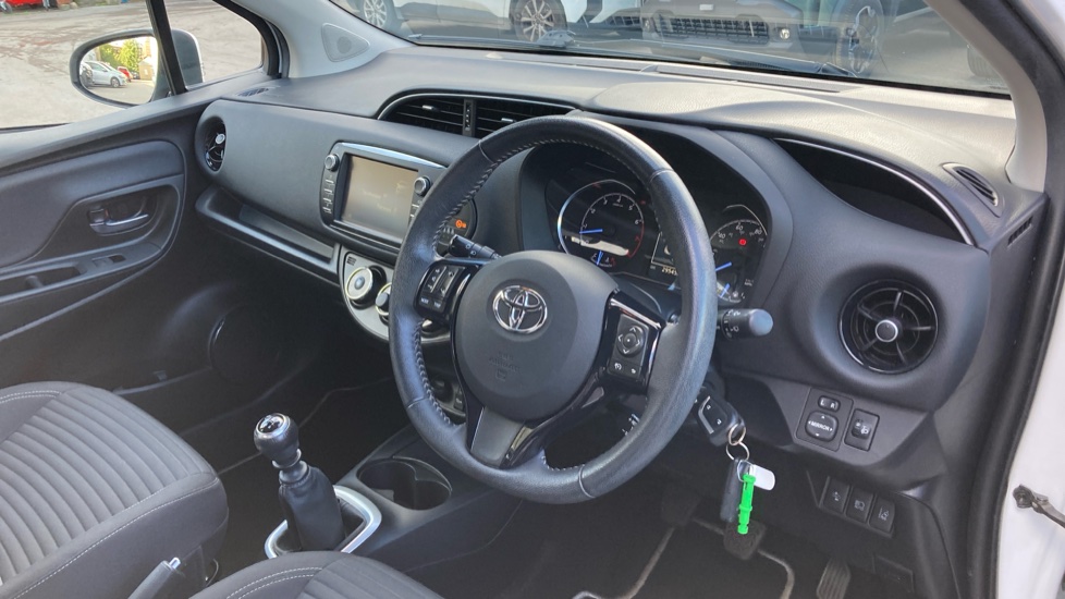 Toyota Yaris 1.5 VVT-i Design 5dr Petrol Hatchback - Image 11