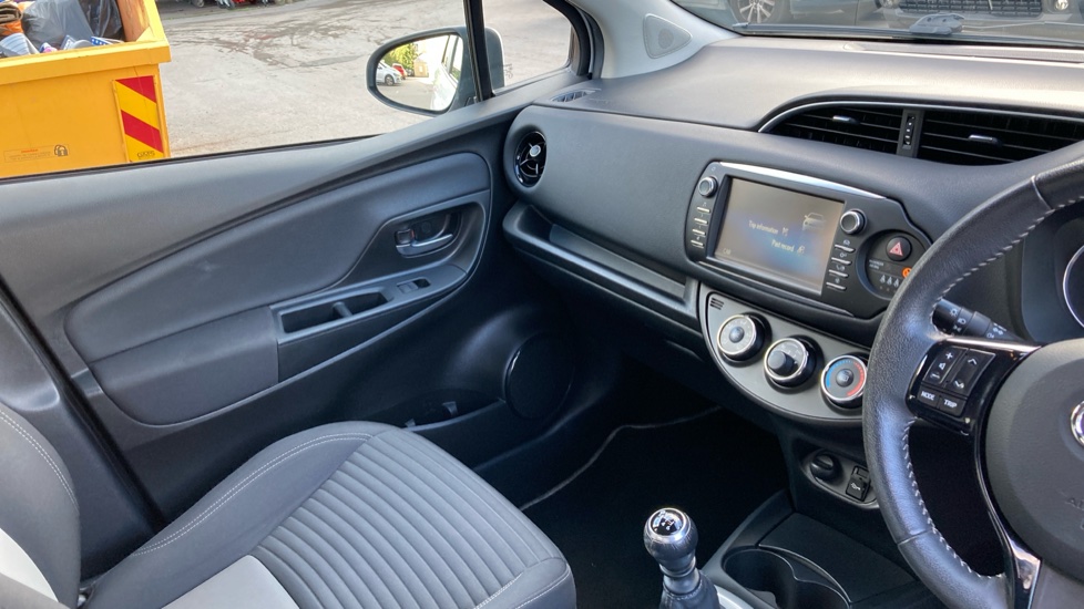 Toyota Yaris 1.5 VVT-i Design 5dr Petrol Hatchback - Image 14