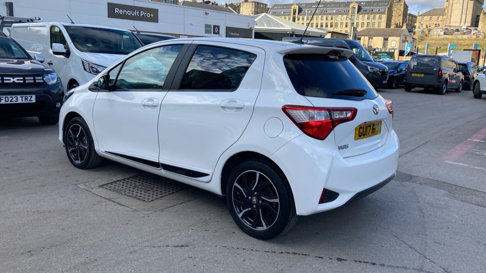Toyota Yaris 1.5 VVT-i Design 5dr Petrol Hatchback - Image 17