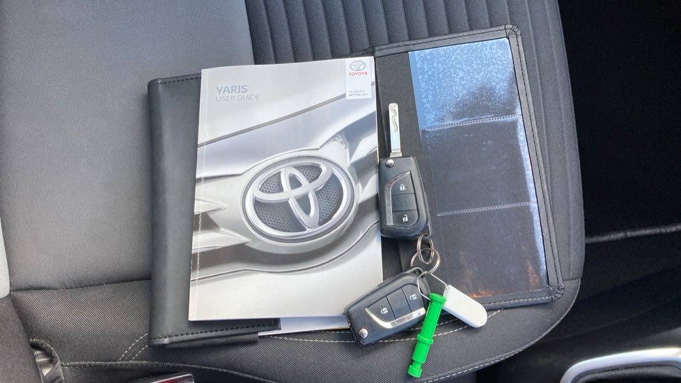 Toyota Yaris 1.5 VVT-i Design 5dr Petrol Hatchback - Image 19