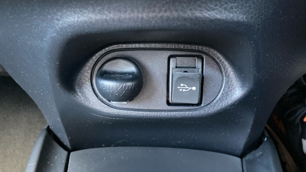 Toyota Yaris 1.5 VVT-i Design 5dr Petrol Hatchback - Image 22