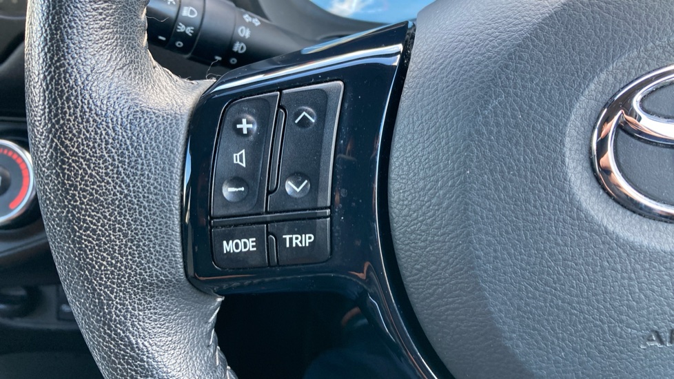 Toyota Yaris 1.5 VVT-i Design 5dr Petrol Hatchback - Image 24
