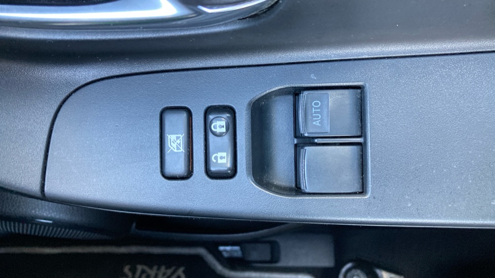 Toyota Yaris 1.5 VVT-i Design 5dr Petrol Hatchback - Image 26