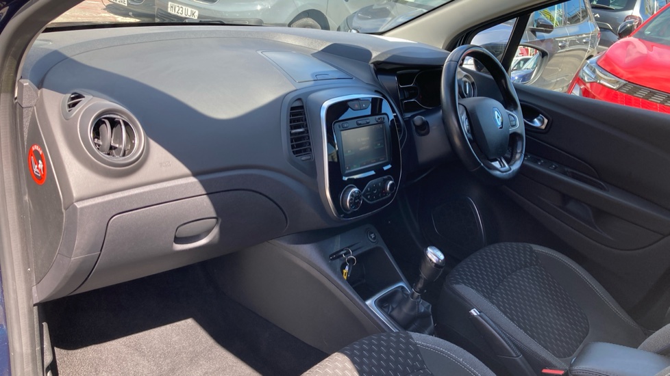 Renault Captur 0.9 TCE 90 Dynamique S Nav 5dr Petrol Hatchback - Image 9