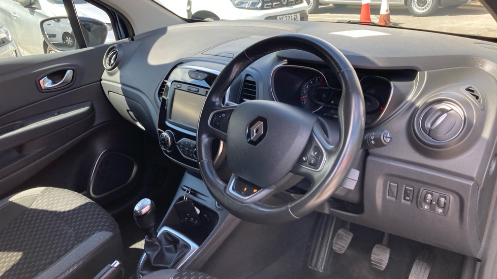 Renault Captur 0.9 TCE 90 Dynamique S Nav 5dr Petrol Hatchback - Image 11