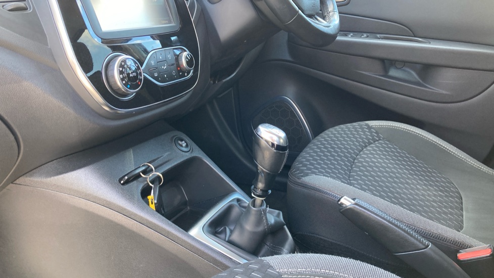 Renault Captur 0.9 TCE 90 Dynamique S Nav 5dr Petrol Hatchback - Image 13