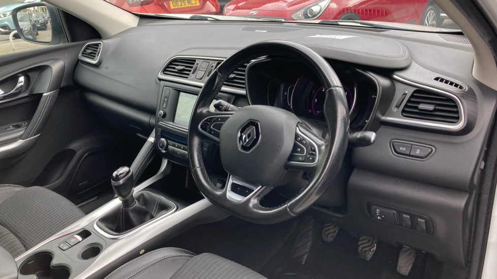 Renault Kadjar 1.6 dCi Signature Nav 5dr Diesel Hatchback - Image 11