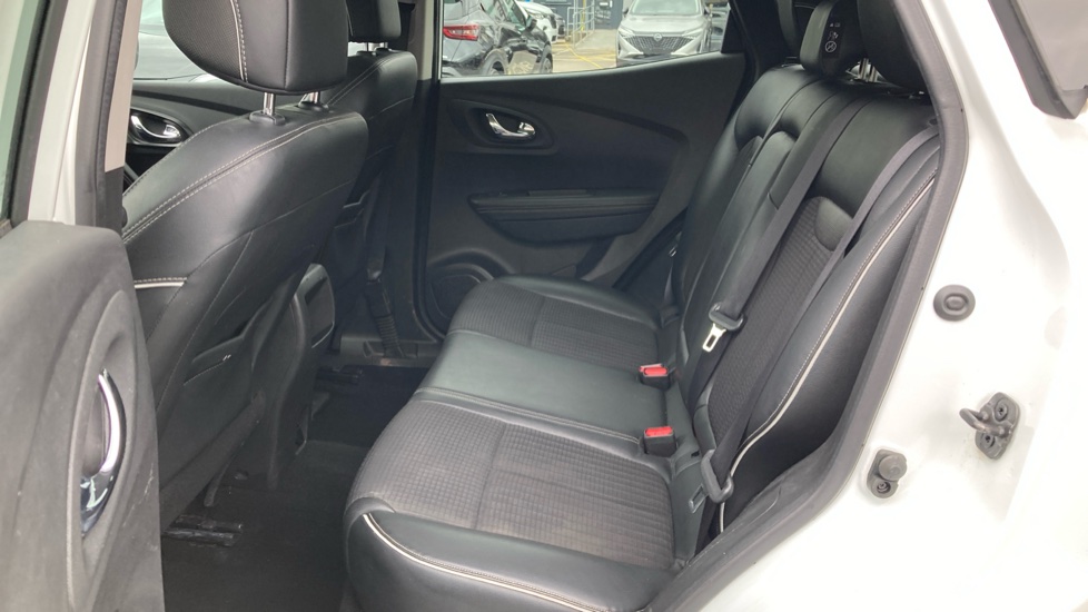 Renault Kadjar 1.6 dCi Signature Nav 5dr Diesel Hatchback - Image 16