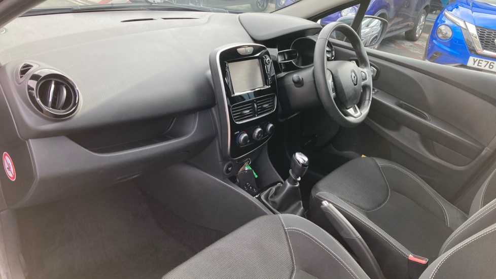 Renault Clio 1.2 TCE Dynamique Nav 5dr Petrol Hatchback - Image 9