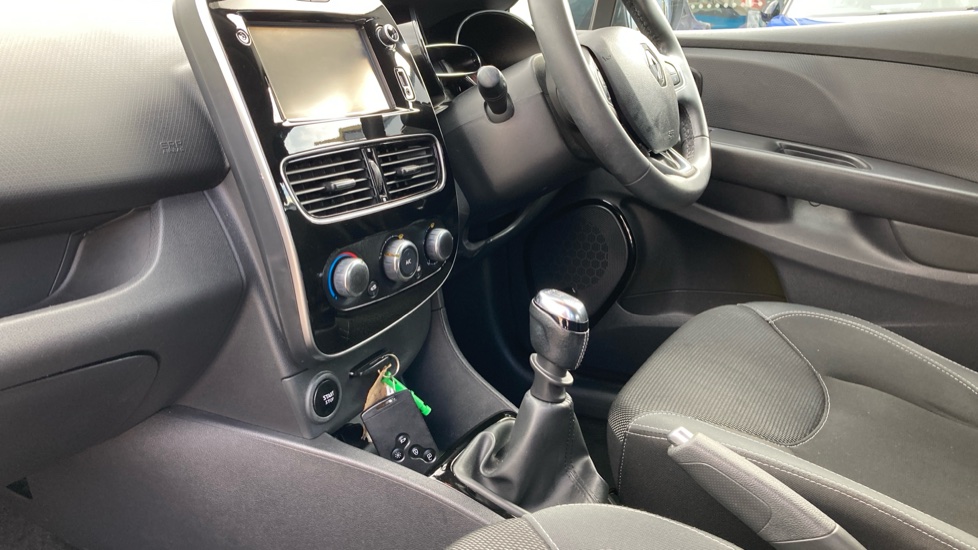 Renault Clio 1.2 TCE Dynamique Nav 5dr Petrol Hatchback - Image 13