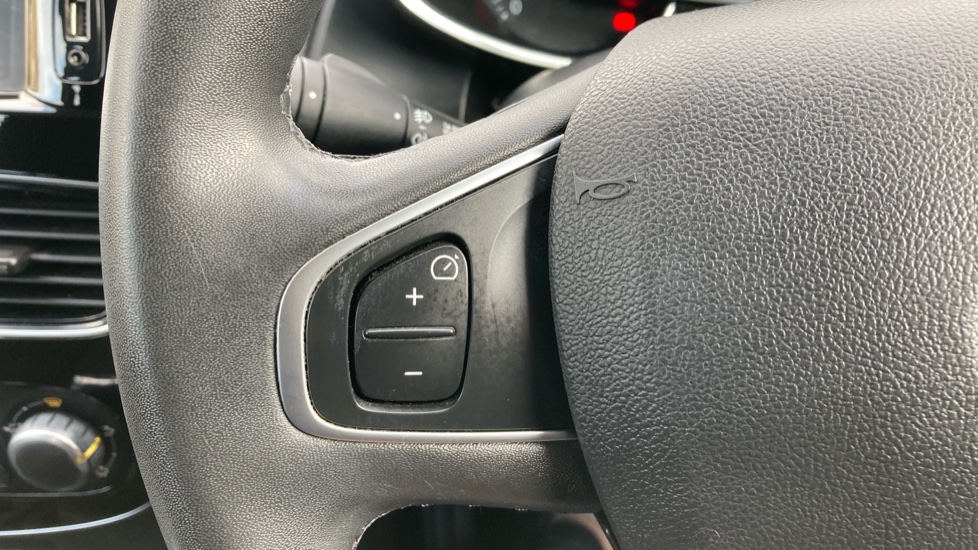 Renault Clio 1.2 TCE Dynamique Nav 5dr Petrol Hatchback - Image 21