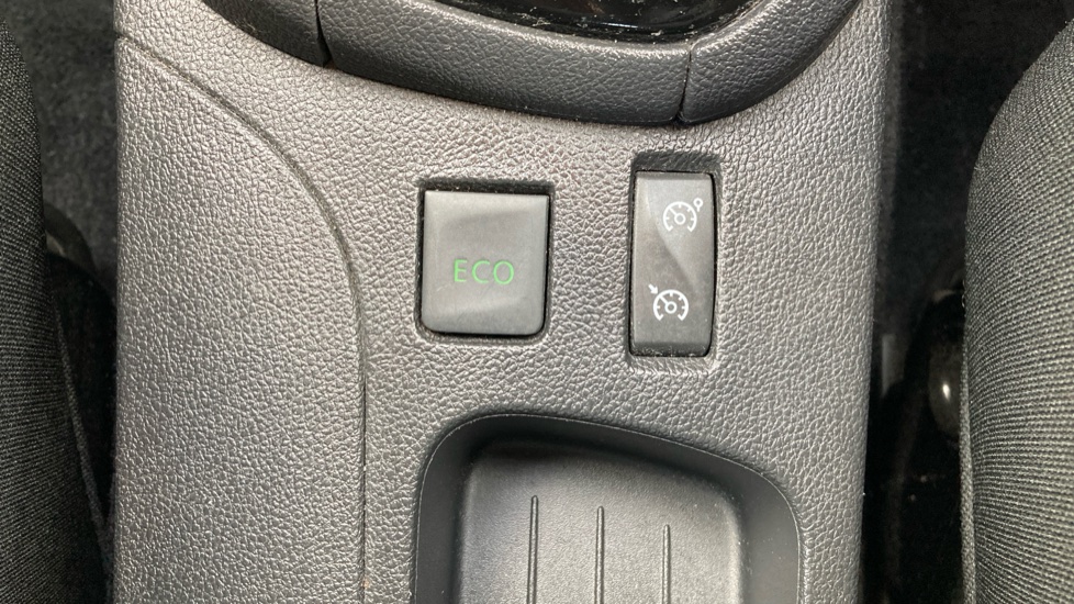 Renault Clio 1.2 TCE Dynamique Nav 5dr Petrol Hatchback - Image 25