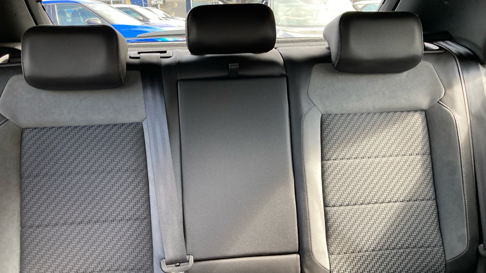 Volkswagen T-Roc 1.6 TDI R-Line 5dr Diesel Hatchback - Image 15