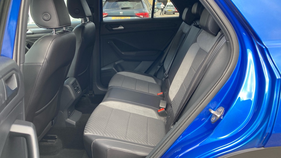Volkswagen T-Roc 1.6 TDI R-Line 5dr Diesel Hatchback - Image 16