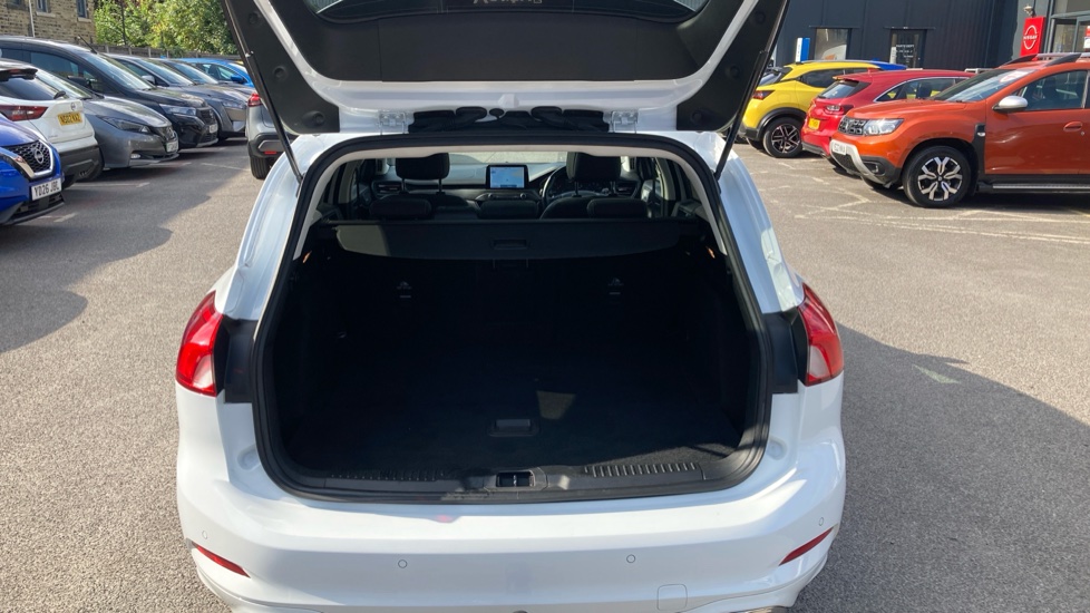Ford Focus Vignale 2.0 EcoBlue 5dr Auto Diesel Estate - Image 4