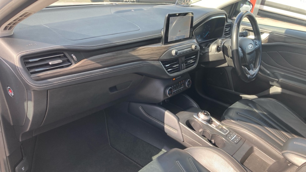 Ford Focus Vignale 2.0 EcoBlue 5dr Auto Diesel Estate - Image 9
