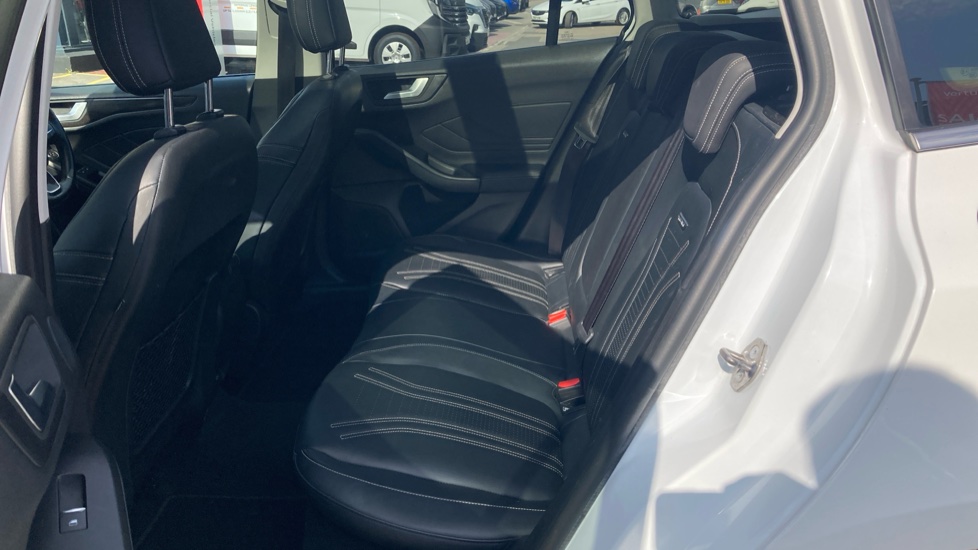 Ford Focus Vignale 2.0 EcoBlue 5dr Auto Diesel Estate - Image 16